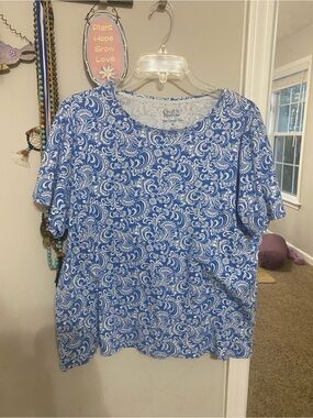 Like New croft & barrow Blue and White Paisley Short-Sleeve Tee